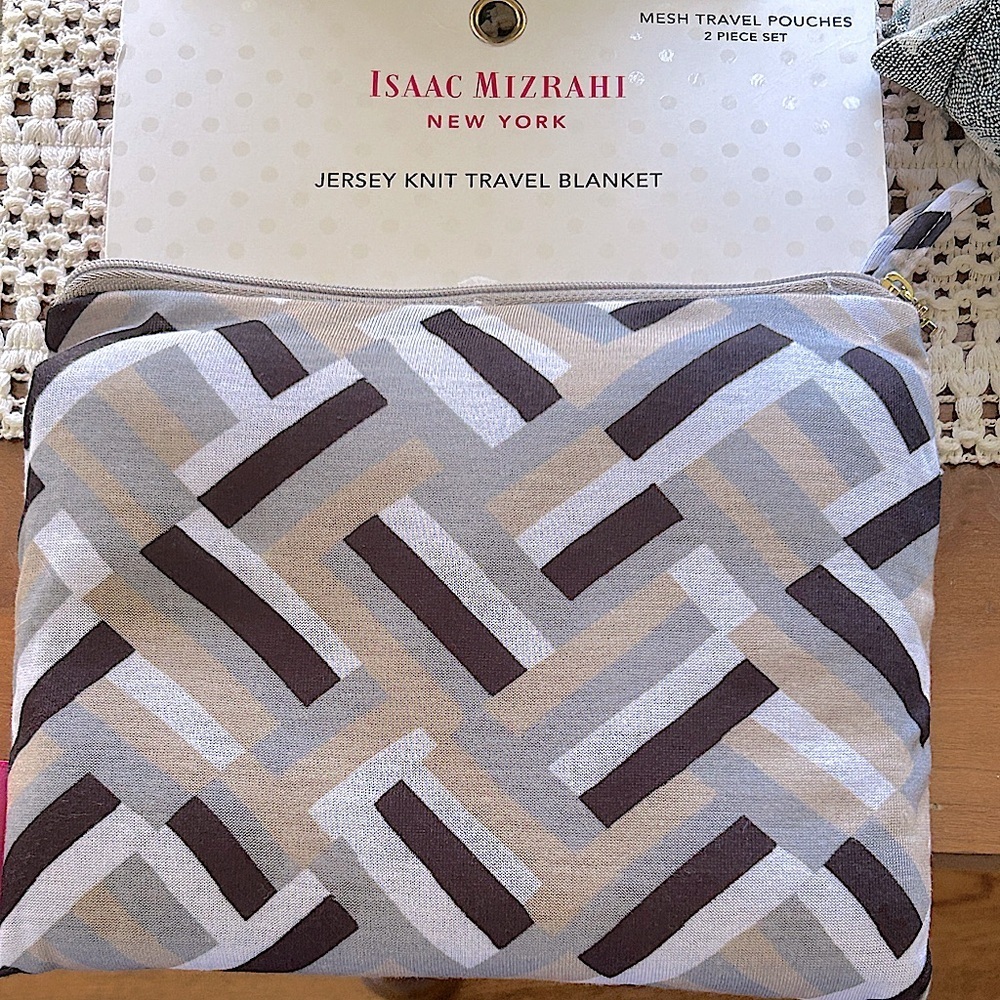 Isaac Mizrahi Travelers 2 Piece Set Knit Blanket + Bag Gray Tan Black Modern NEW